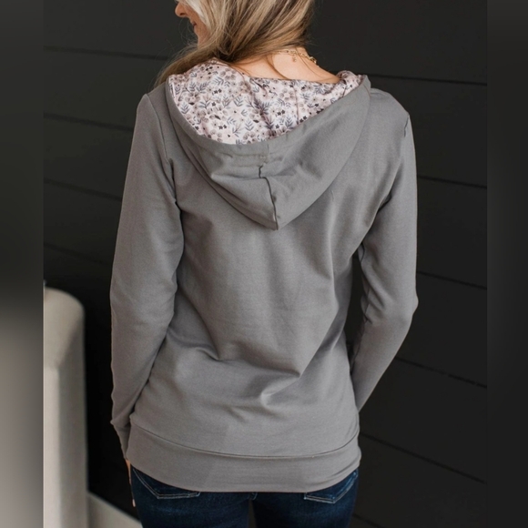 Pulse Boutique Gray Women's Hoodie with Floral Accents, Sz SM, New - Picture 9 of 9